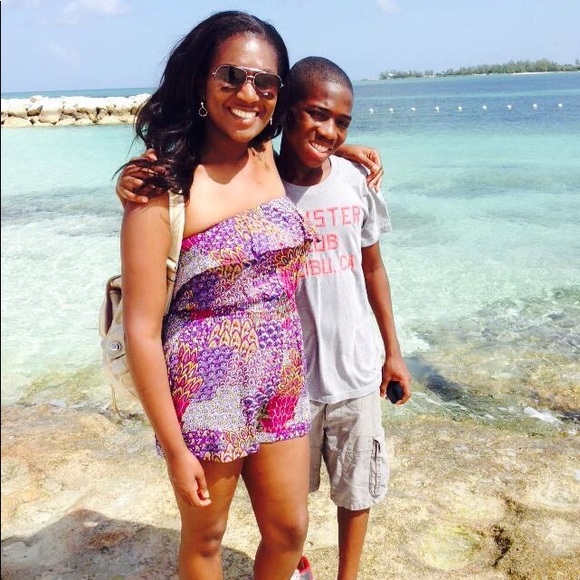 Meet your Posher, Monique 💜 - Picture 2 of 5